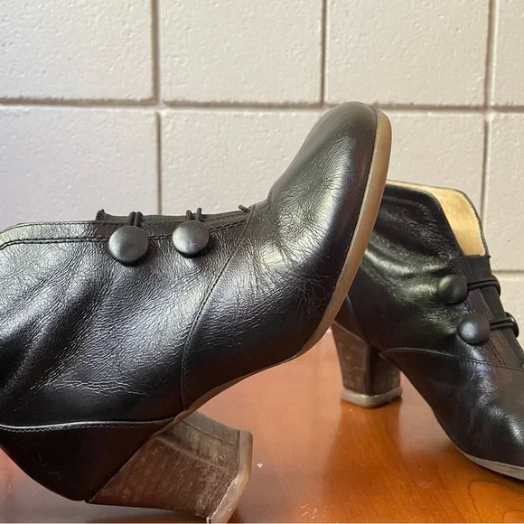 John Fluevog Women’s Operettas Giulia Black Leather Ankle Boots | US 6 - Picture 5 of 9